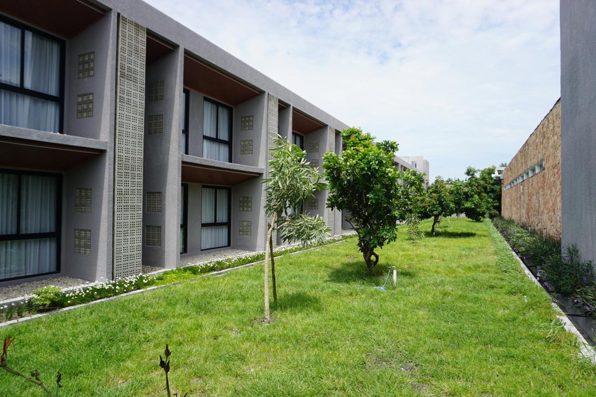 Kambaniru Beach Hotel And Resort Waingapu Exterior foto